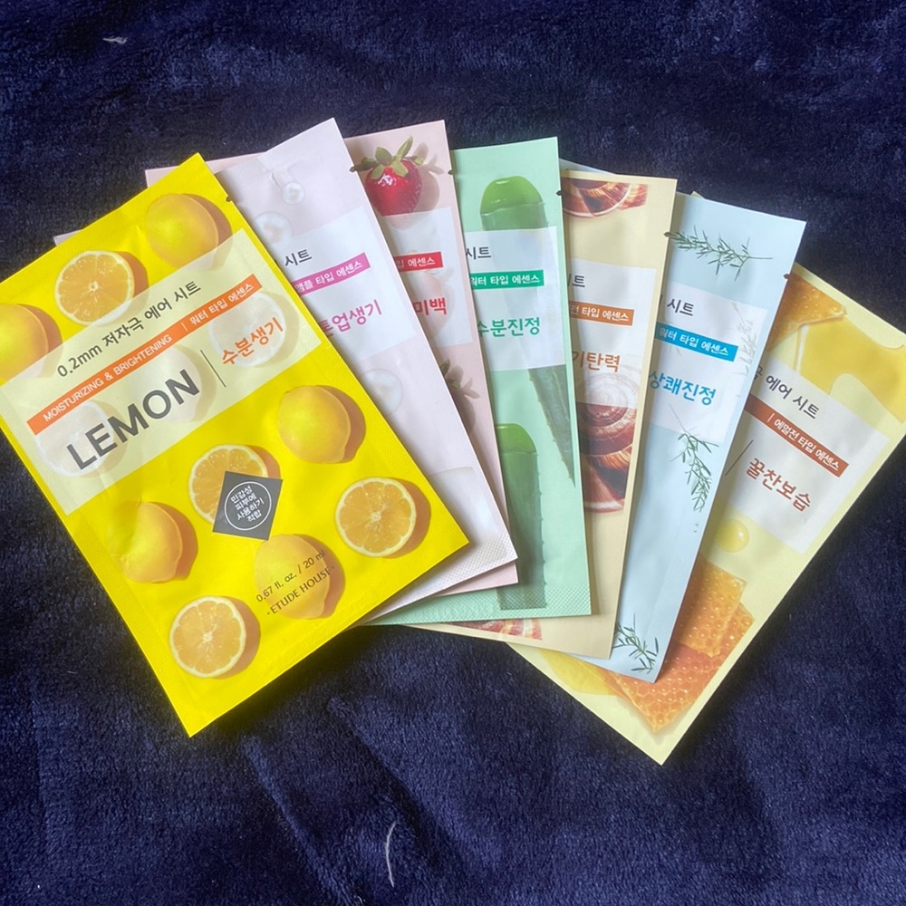 Revitalizing and moisturizing facemasks
